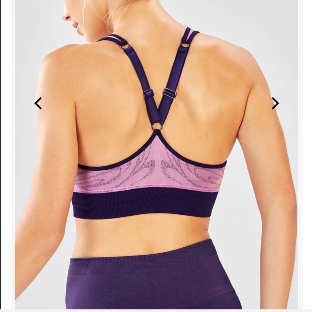 🔹Fabletics Racerback Sports Bra - Picture 2 of 5